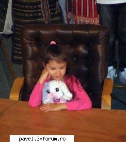 Cleopatra Stratan va canta pentru kinderii din Bănie - Cleopatra, ceasul şi bomboanele - Cleopatra