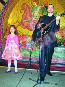 Cleopatra Stratan va canta pentru kinderii din Bănie - A cantat pentru copiii din Oltenia - Cleopatra