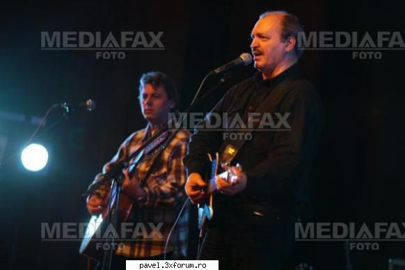 fotografii - Mediafax Foto Victor Socaciu canta in deschiderea - Cleopatra